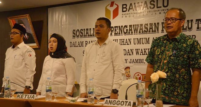 PEMILU : Pimpinan Bawaslu membuka acara Sosialisasi Pengawasan Pemilu bersama perwakilan dari OKP, Ormas dan Mahasiswa. 