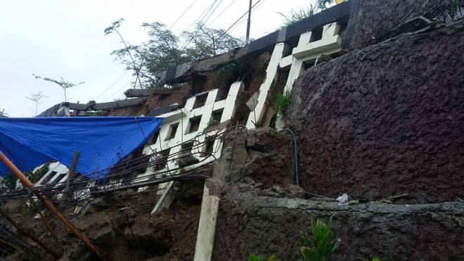 Taman Vertikal yang ambruk
