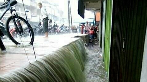 Hujan deras mengguyur wilayah Kota Sungai Penuh dan Kabupaten Kerinci.