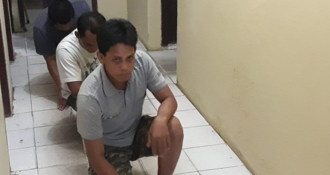 Tiga pegawai PT Pertamina saat diamankan di Mapolsek Mestong, beberapa waktu lalu karena mencuri minyak.