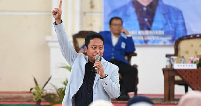 SEMINAR : Ketua Umum DPP PPP Romahurmuzy  ketika menjadi pembicara di kampus Universitas Islam Negeri Sultan Thaha Saifuddin (Dema UIN STS) Jambi, Selasa (30/10) kemarin.