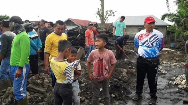 Terlihat rumah telah rata dengan tanah