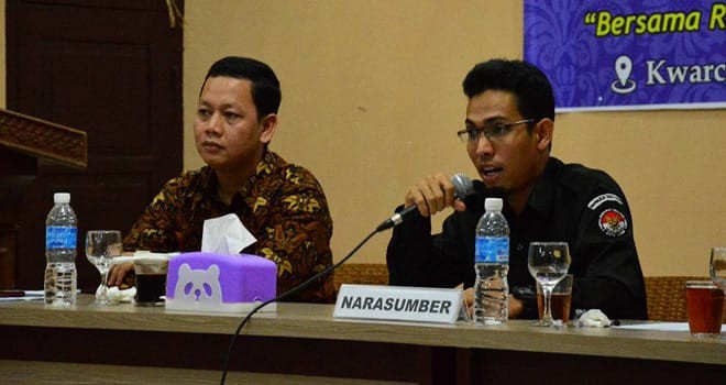 PEMILU : Ketua Bawaslu Kota Jambi, Ari Juniarman bersama pimpinan Bawaslu Provinsi Jambi pada sebuah acara. Temukan dugaan pelanggaran administasi, Caleg Hanura terancam dicoret.