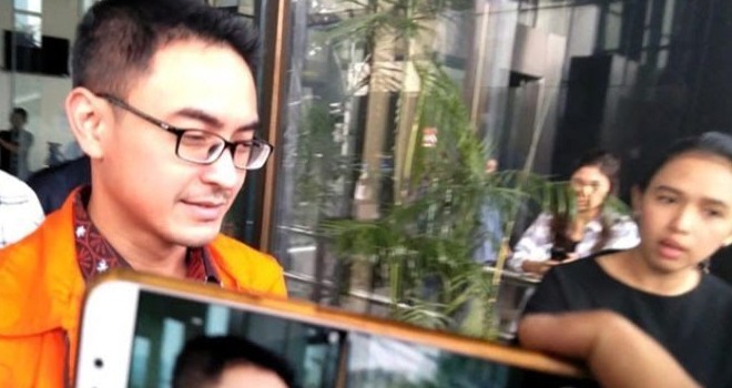 Gubenur Jambi (nonaktif) Zumi Zola usai diperiksa penyidik KPK beberapa waktu lalu. (Intan Piliang/JawaPos.com)