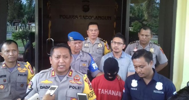 Kapolres Sarolangun, AKBP Dadan Wira Laksana bersama jajaran menggelar jumpa pers, Kamis (8/11),