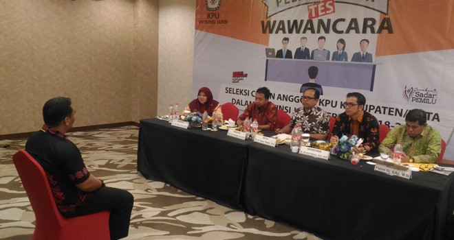 Calon anggota KPU Sungai Penuh tengah mengikuti wawancara besama Timsel. Umumkan sepuluh besar, uji kelayakan dan kepatutan segera digelar.