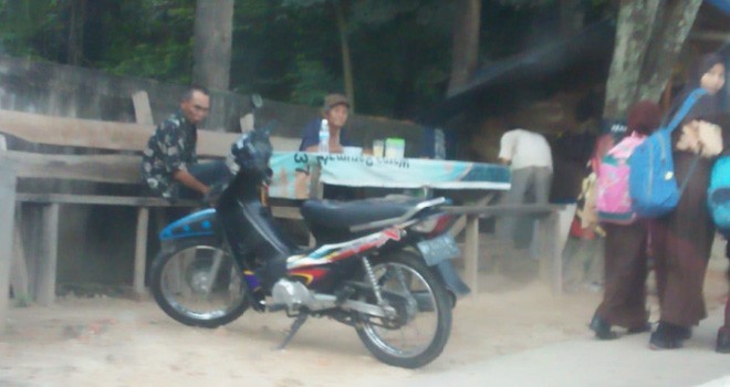 Warung tuak yang marak di Kota Jambi.