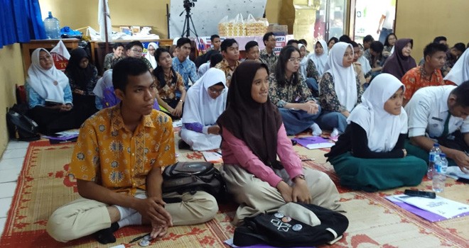 Para siswa dari berbegai sekolah tampak antusias menghadiri dan mengikuti sosialisasi Pemilu yang dilakukan Komisi Pemilihan Umum (KPU) Kota Jambi.   
