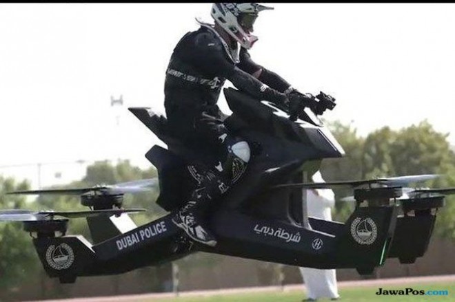 Polisi Dubai melakukan uji coba motor terbang Hoverbike sebagai kendaraan operasional (Istimewa)