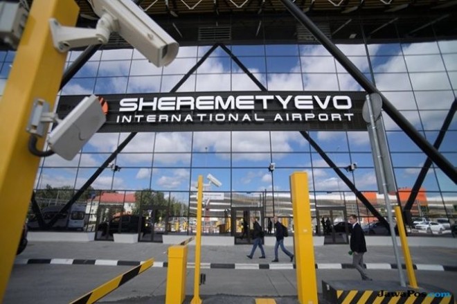 Insiden mengerikan terjadi di Bandara Internasional Sheremetyevo, Rusia, Selasa (20/11). Seorang imigran tewas setelah tubuhnya terlindas roda pesawat komersial milik maskapai Aeroflot (Tellerreport)