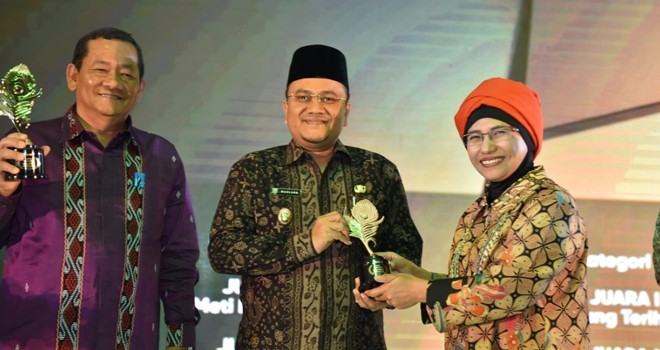 Wawako Maulana saat menerima Penghargaan Anugerah Pesona Indonesia (API) Award tahun 2018 pada Kamis (22/11) malam kemarin.