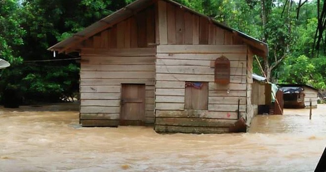 Banjir di Pemukiman Waga Jujuhan.