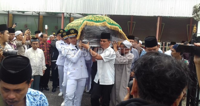 Jenazah mantan Gubernur Jambi Zulkifli Nurdin saat di Jambi.