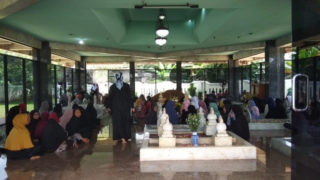 Suasana Pemakaman Dimana Jenazah Almarhum ZN akan Dikebumikan.