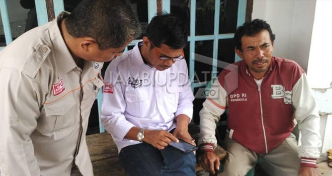 Komisi Pemlihan Umum Provinsi Jambi melakukan supervisi untuk pengecekan data pemilih secara langsung kepada masyarakat.