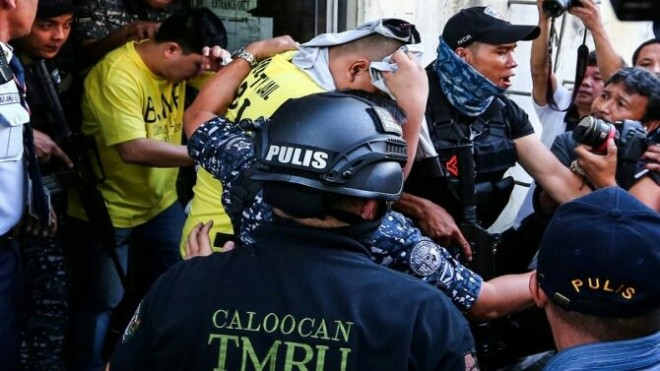 Pengadilan Filipina memvonis tiga polisi hingga 40 tahun penjara karena pembunuhan terhadap seorang siswa sekolah menengah, 17 tahun (Reuters)