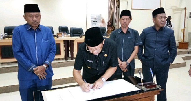 Bupati tanda tangani nota kesepakatan pengesahan APBD 2019.