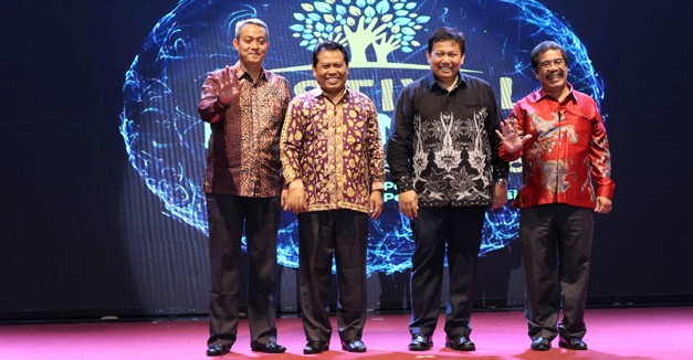 Dari paling kiri: Kadishut Provinsi Jambi Ahmad Bestari, Asisten II Setda Pemprov Jambi Agus Sunaryo, Dirjen PSKL Kementerian LHK Bambang Supriyanto dan Kepala BPSKL Sumatera Sahala Simanjuntak