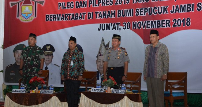 Kapolda Jadi Pembicara Dialog Kebangsaan Pileg dan Pilres 2018 Damai.