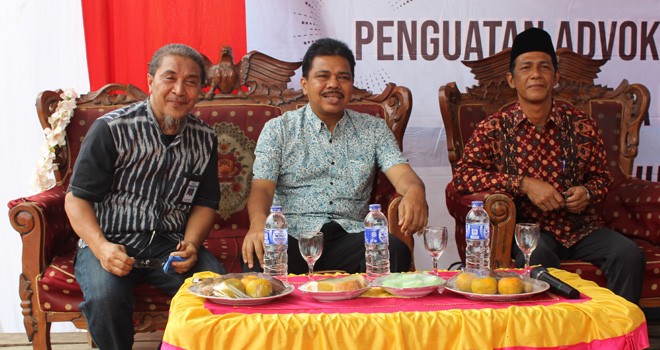 Anggota DPR RI Komisi IX, H Handayani tengah bersama Perwakilan BKKBN Jambi dan tokoh masyarakat.
