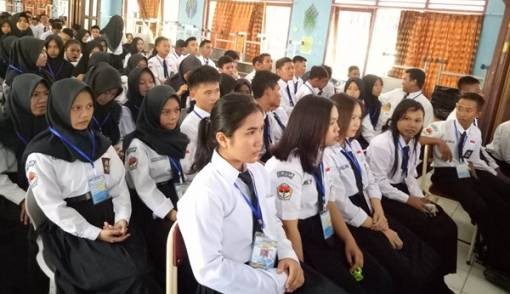 Siswa-siswi SMK. Ilustrasi Foto: dok.JPNN.com