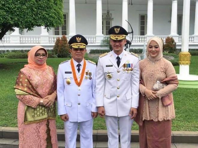 Zumi Zola dan Fachrori Umar saat dilantik 2016 silam