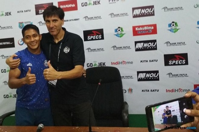 Milan Petrovic belum mendapat perpanjangan kontrak bersama Arema FC. (Tika Hapsari/JawaPos.com)