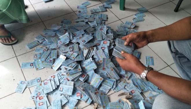 E-KTP yang Tercecer di Duren Sawit.