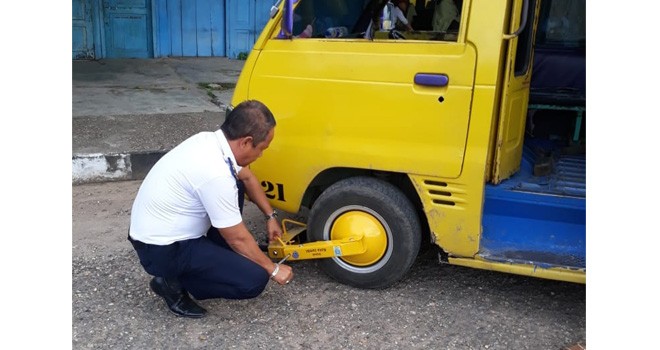 Dishub Kota Jambi kandangkan angkot tidak layak jalan karena tak memiliki KIR, tidak bayar pajak dan organda.