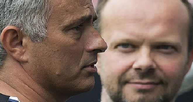 Jose Mourinho dan Wakil Eksekutif Manchester United, Ed Woodward. Foto : mirror