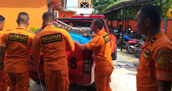Petugas saat persiapan melanjutkan pencarian terhadap korban nenek Aminah (70) yang terseret arus Sungai Jujuhan, Kamis (20/12). Foto : Ist For Jambi Update