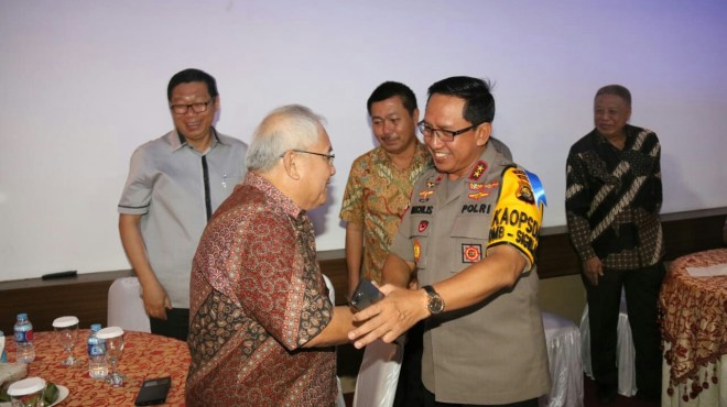 Silaturahmi Kapolda Jambi dengan Tokoh Masyarakat dan Tokoh Agama Tionghoa. Kegiatan bertempat di Rumah Dinas Kapolda Jambi.