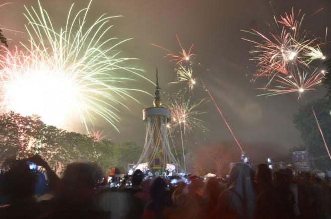 Kawasan Tugus Keris saat malam pergantian tahun. Foto : M Ridwan / Jambi Ekspres
