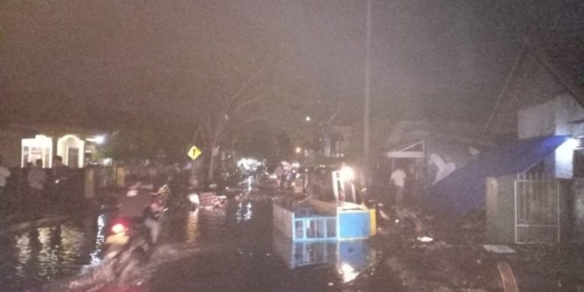 Tanjung Lesung, Banten kembali diterjang gelombang setinggi 4 meter. Foto : fin.co.id