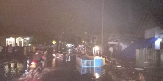 Tanjung Lesung, Banten kembali diterjang gelombang setinggi 4 meter. Foto : fin.co.id