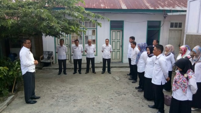 Sekda Sungai Penuh saat  melakukan Sidak 