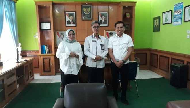Foto bersama tim Rumah Aspirasi H Bakri. Foto : Ist