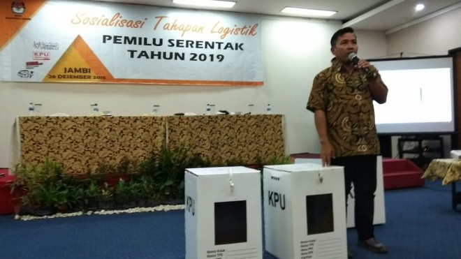 Komisioner KPU Provinsi Jambi, Apnizal, Rabu (26/12)