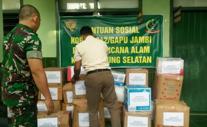 Bantuan sosial bencana alam Tsunami yang digalang Korem 042/Gapu akan dikirimkan ke Lampung Selatan. Foto : Ist For Jambi Update