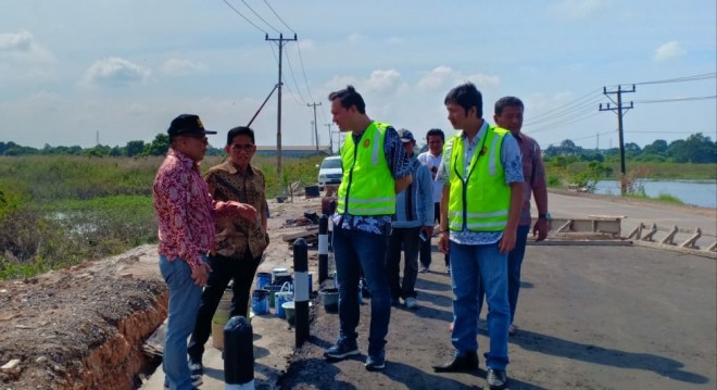 Bakri Tinjau Jalan Rebat Beton. Foto : Ist