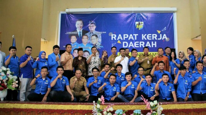 Sutan Adil Hendra bersama KNPI