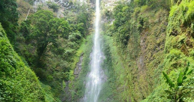 Keindahan air terjun Pancuran Rayo di Desa Pulau Tengah, Kerinci. Foto : Gusnadi / Jambiupdate
