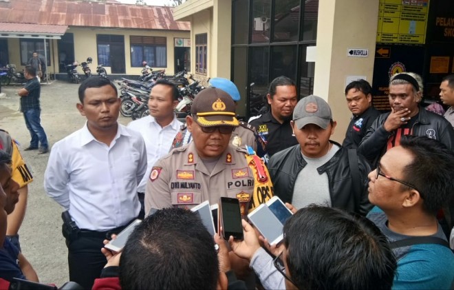 Kapolres Kerinci, AKBP Dwi Mulyanto saat di wawancarai oleh awak media. Foto : Gusnadi / Jambiupdate