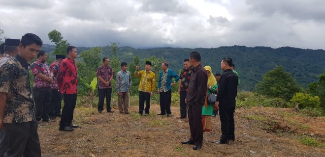 Bupati Kerinci Adirozal saat Sidak di Bukit Tengah. Foto : Ist For Jambiupdate