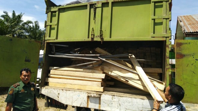 Puluhan kubik kayu ilegal yang Diamankan