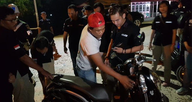 Operasi tim gabungan yang dilakukan di Pulau Pandan, Kelurahan Legok, Kecamatan Danau Sipin, Kota Jambi, beberapa waktu lalu. Foto : Ist For Jambiupdate