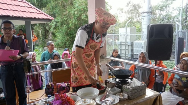 Salah satu peserta Lomba Masak OPD Jambi, Kepala Pelaksana BPBD Bachyuni Deliansyah 
