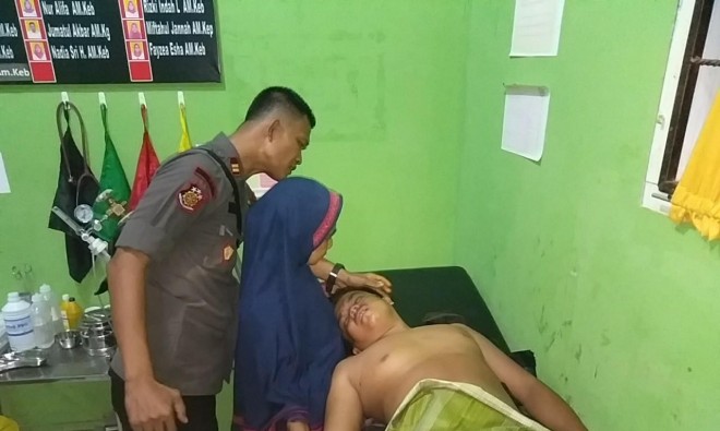 Salah satu korban Keributan antar warga Desa Simpang Parit dan Desa Baru. 
