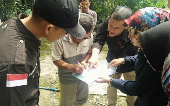 Pimpinan Bawaslu Provinsi Jambi berseta jajaran melakukan pengecekan data pemilih. Hadapi Pemilu 2019, Bawaslu sudah petakan tingkat kerawanan untuk Provinsi Jambi. Foto : Ist