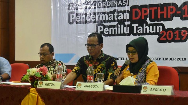 FOTO : IST/JE  PEMILIH : Komisioner KPU Provinsi Jambi memimpin pleno penetapan DCT Pemilu 2019. Dapat perhatian khusus, penyelenggara akamodir ribuan pemilih disabilitas.   